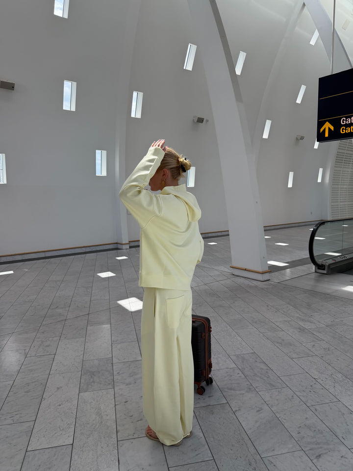 Emma Oversize Hoodie - Barely Yellow