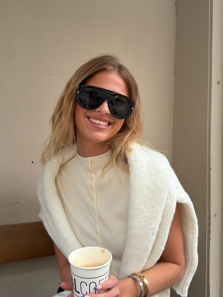 Juliet Chunky Sunglasses - Black/Black