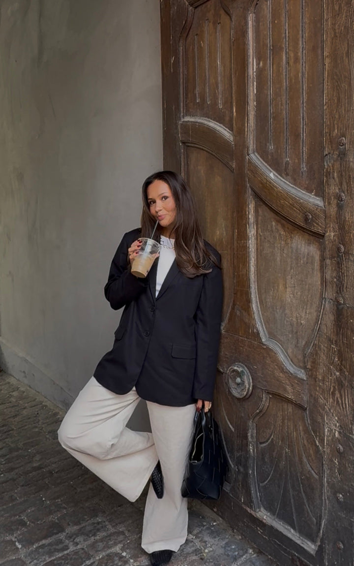 Line-pellavableiseri – musta