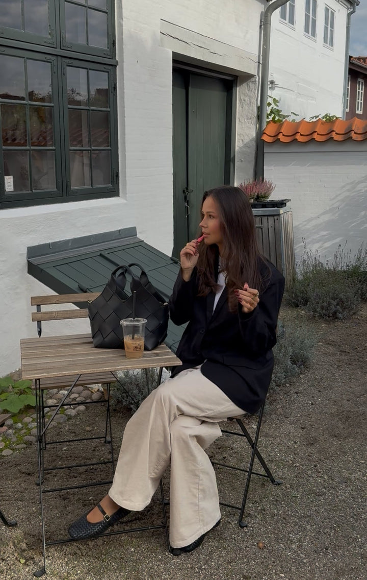 Line-pellavableiseri – musta