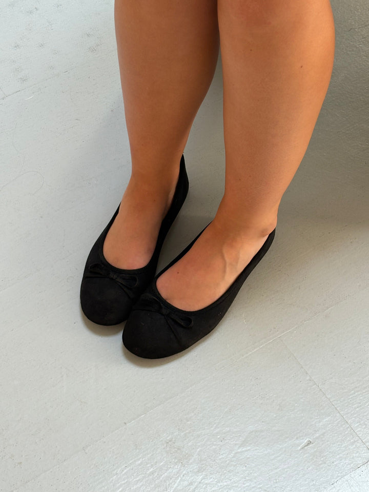 Dora Bow Ballerina - Faux Suede Black