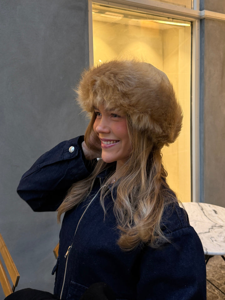 Agnete Shearling Hat - Beige