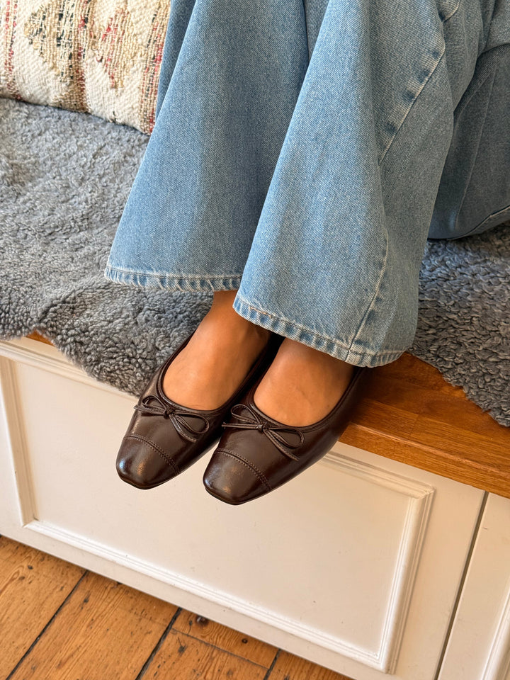 Irina Square Bow Ballerina - Shiny Dark Brown