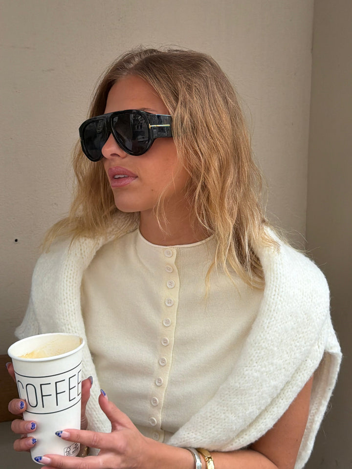 Juliet Chunky Sunglasses - Black/Black