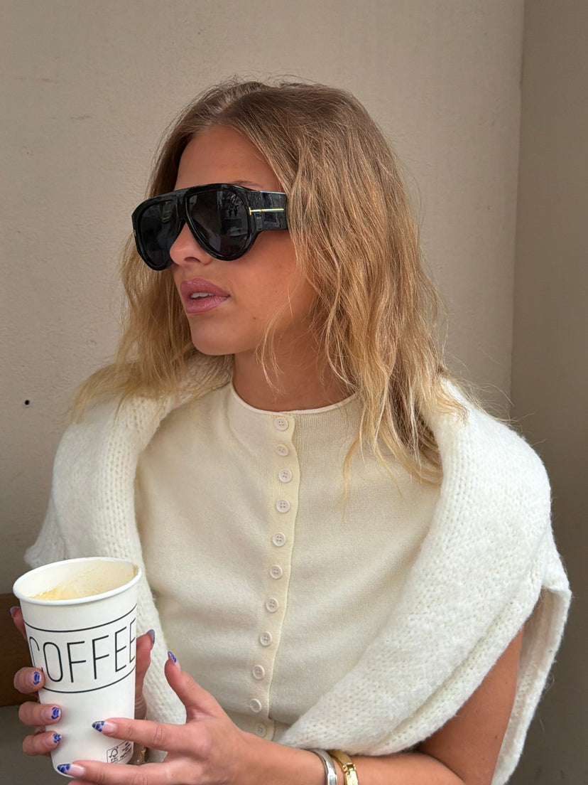 Juliet Chunky Sunglasses - Black/Black