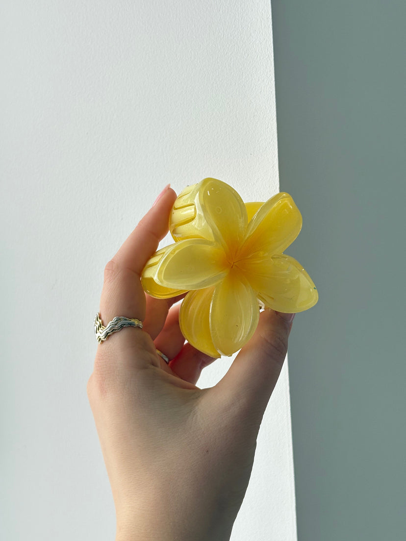 Gry Flower Hairclip - Light Yellow
