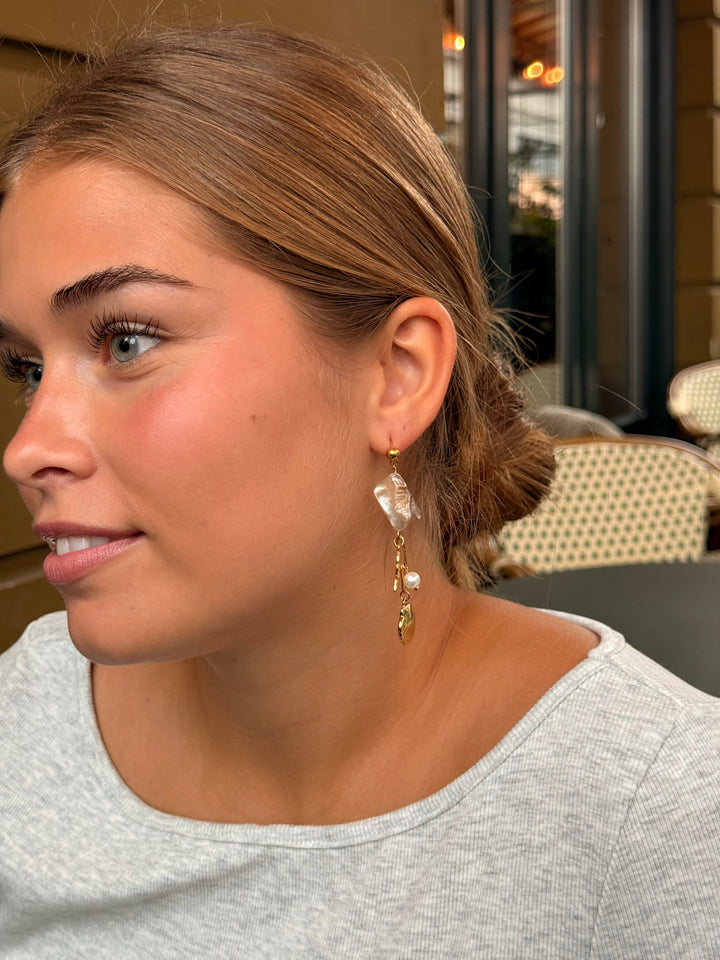 Rosa Long Shell Earrings - Beige