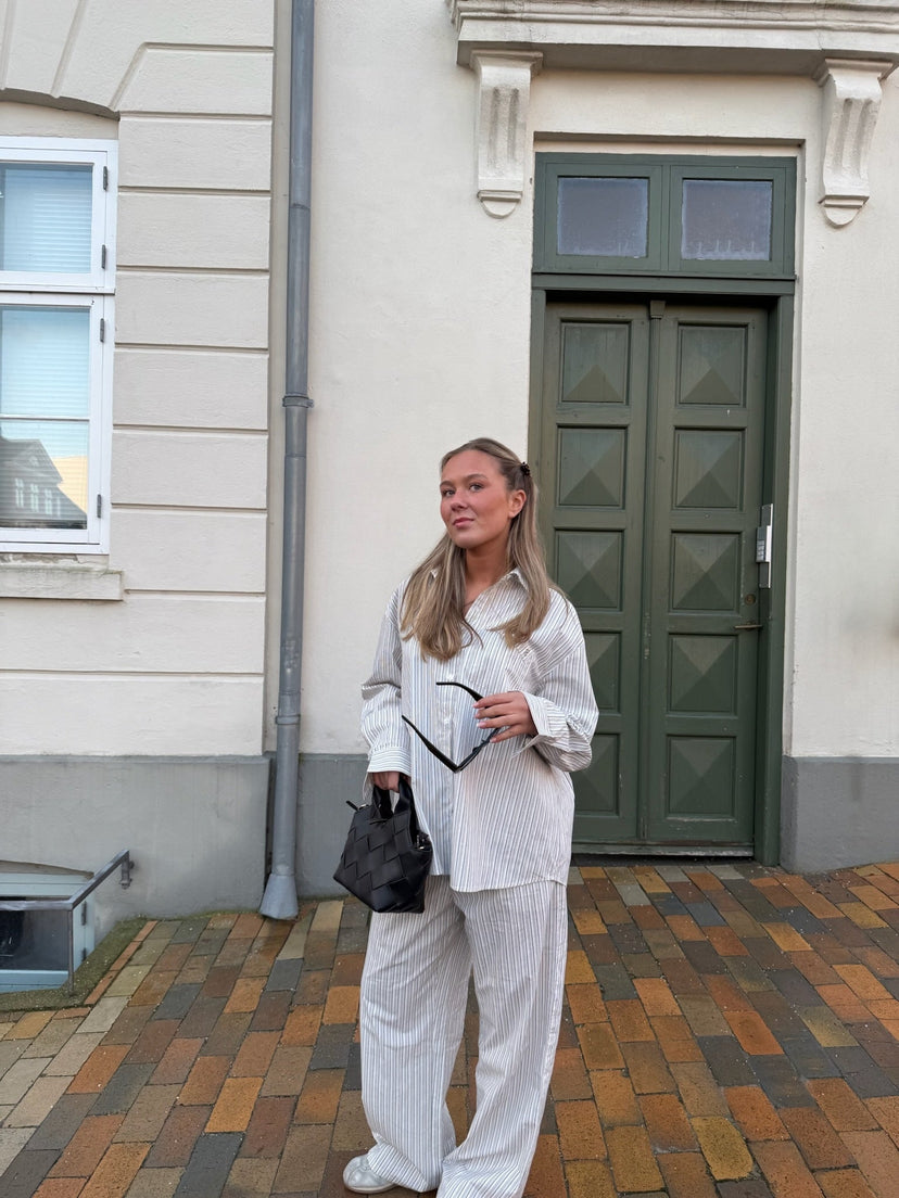 Thalia väljä paita – valkoinen raita