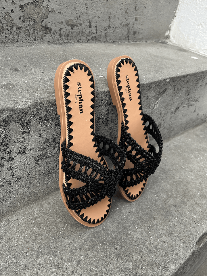 Juliet gevlochten boho platte sandalen - zwart